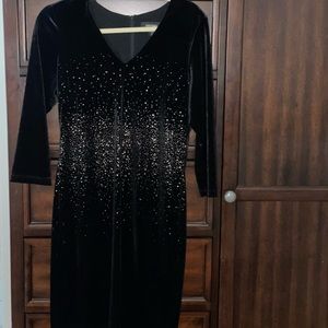 Gorgeous black velvet cocktail dress-  perfect for NYE !!